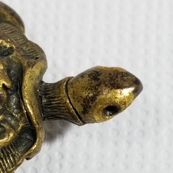 Vintage brass tortoise brooch 1"x7/8" - Picture 2 of 15